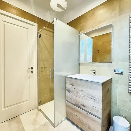 Lovely Flat With Park View-2